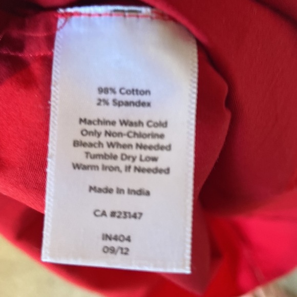 Talbots red sleeveless poplin top with bee buttons - Picture 6 of 7